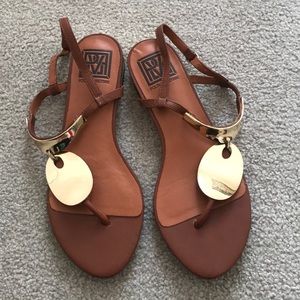Pour La Victoire sandals